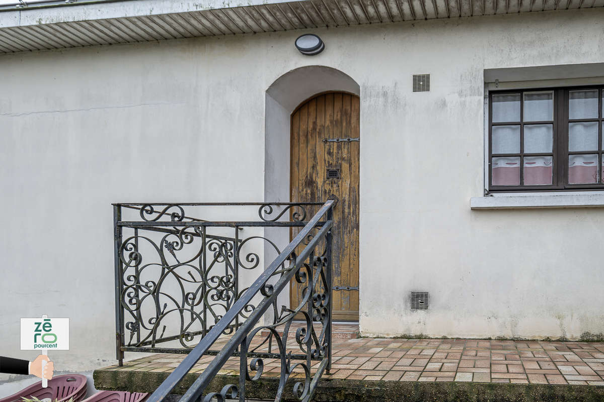 Maison à SAINT-JEAN-DE-BEUGNE