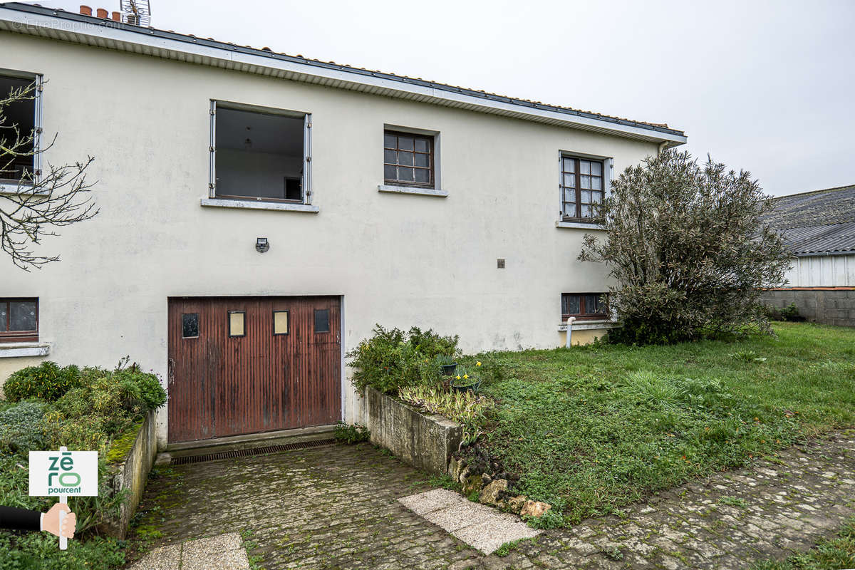 Maison à SAINT-JEAN-DE-BEUGNE