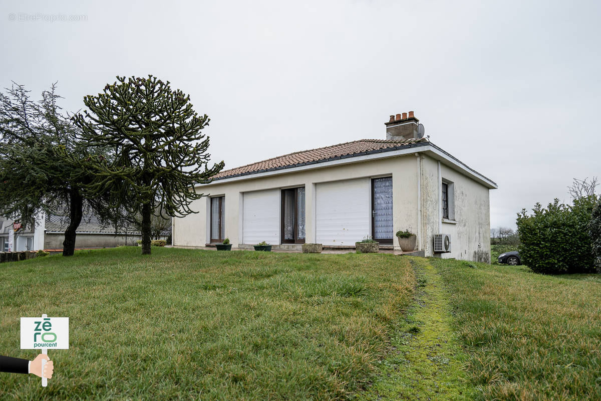 Maison à SAINT-JEAN-DE-BEUGNE