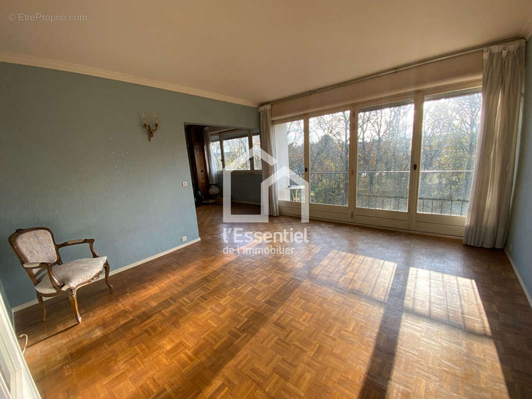 Appartement à VERNEUIL-SUR-SEINE