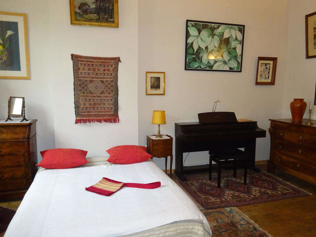 chambre2 avec salle de bains - Appartement à CAHORS