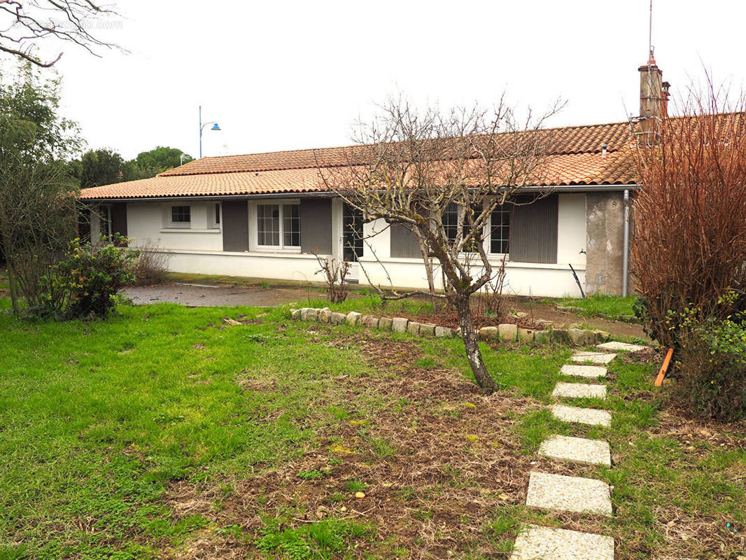 Maison à CROIX-CHAPEAU