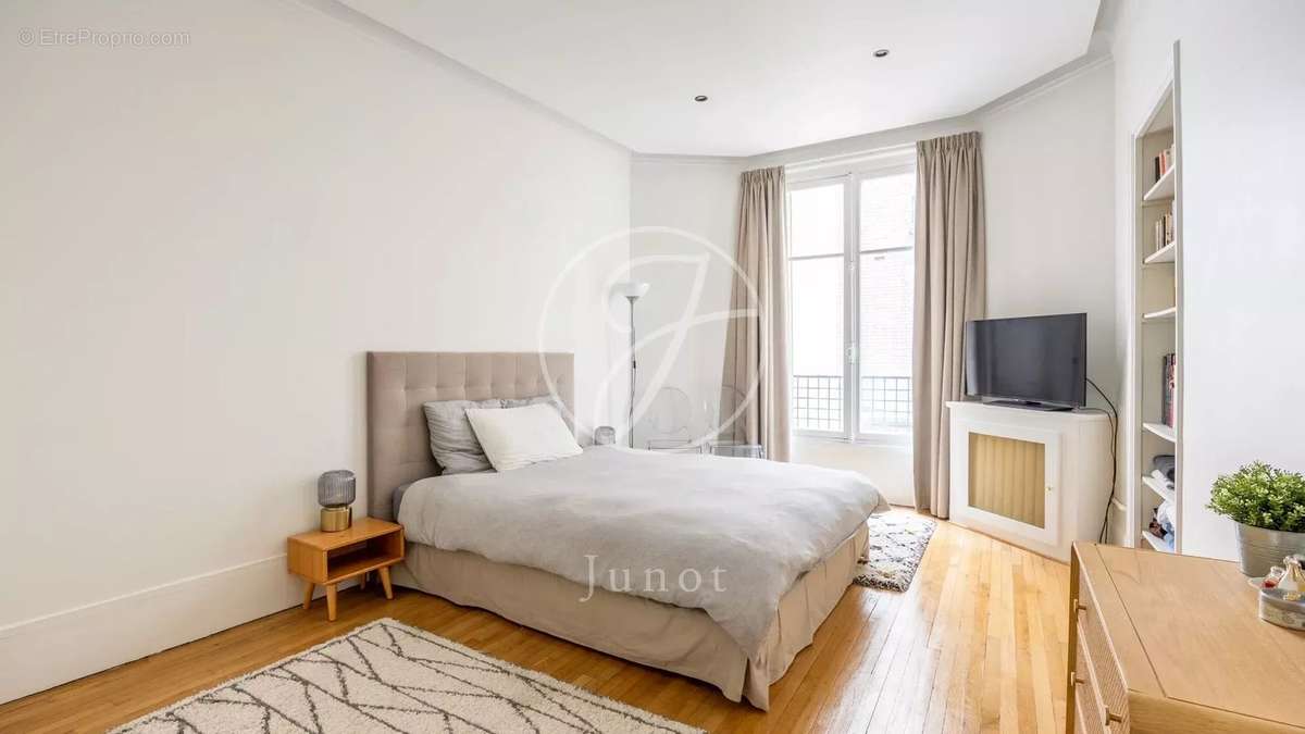 Appartement à PARIS-7E