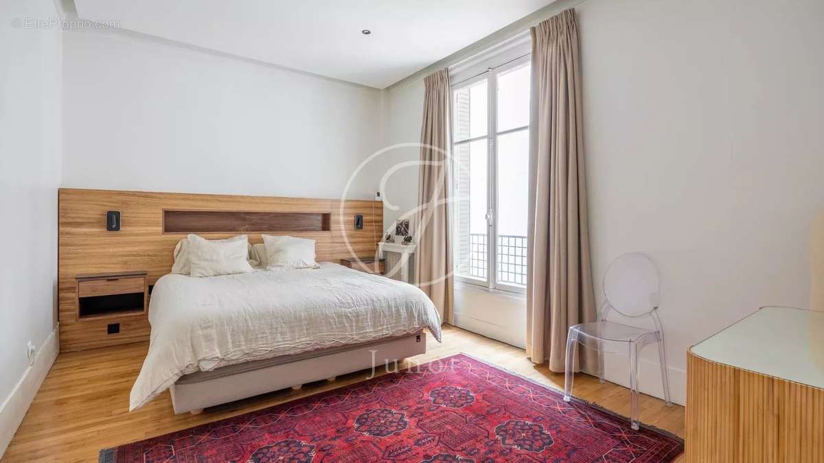 Appartement à PARIS-7E