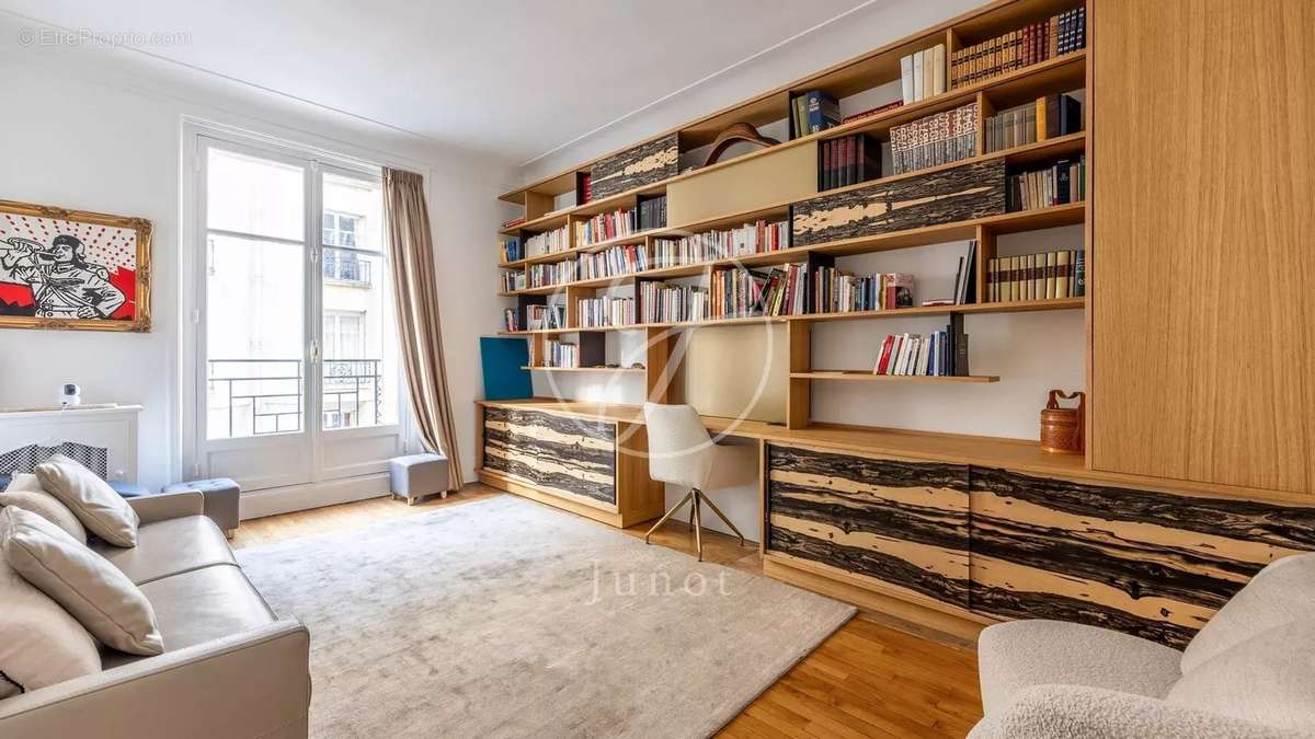 Appartement à PARIS-7E