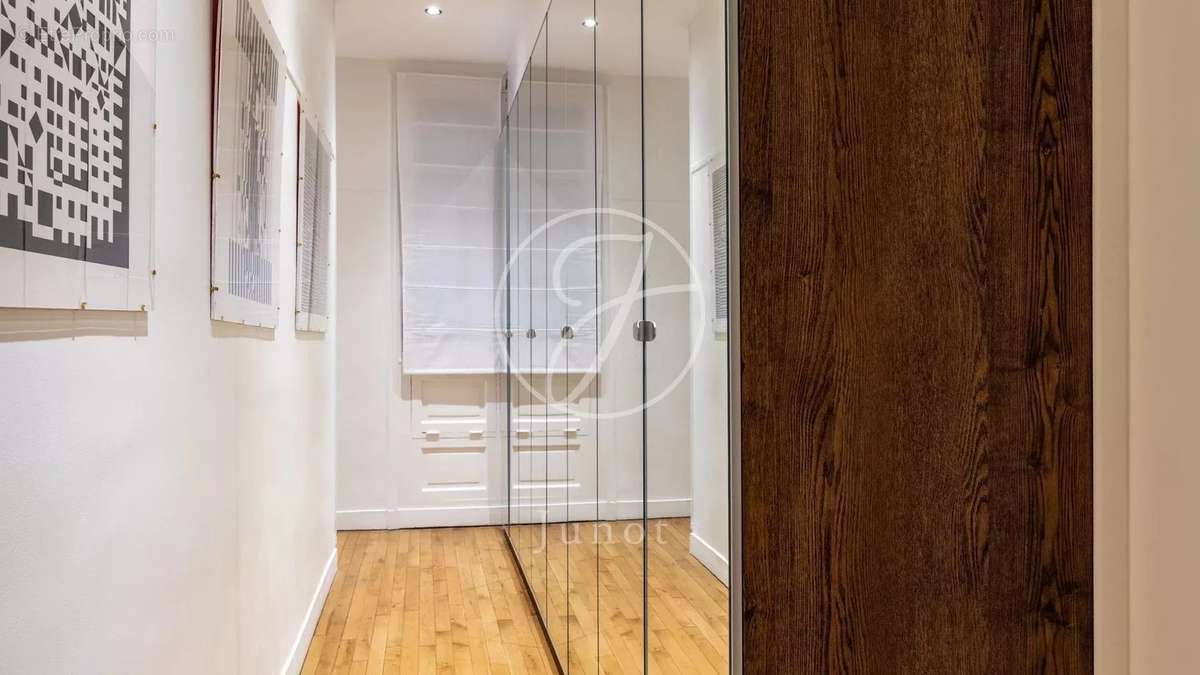 Appartement à PARIS-7E