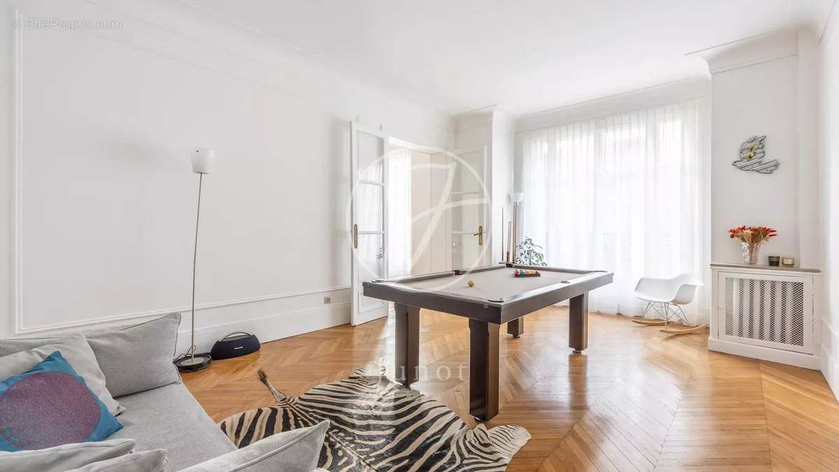 Appartement à PARIS-7E