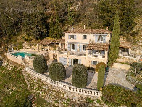 Maison à TOURRETTES-SUR-LOUP