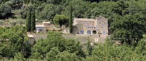 Maison à MENERBES