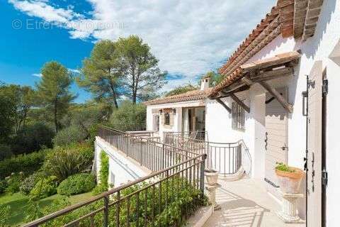 Maison à ROQUEFORT-LES-PINS