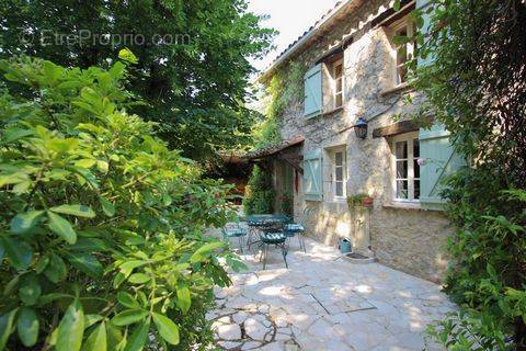 Maison à TOURRETTES