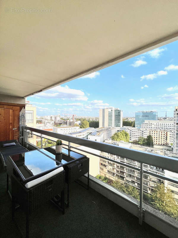 Appartement à COURBEVOIE