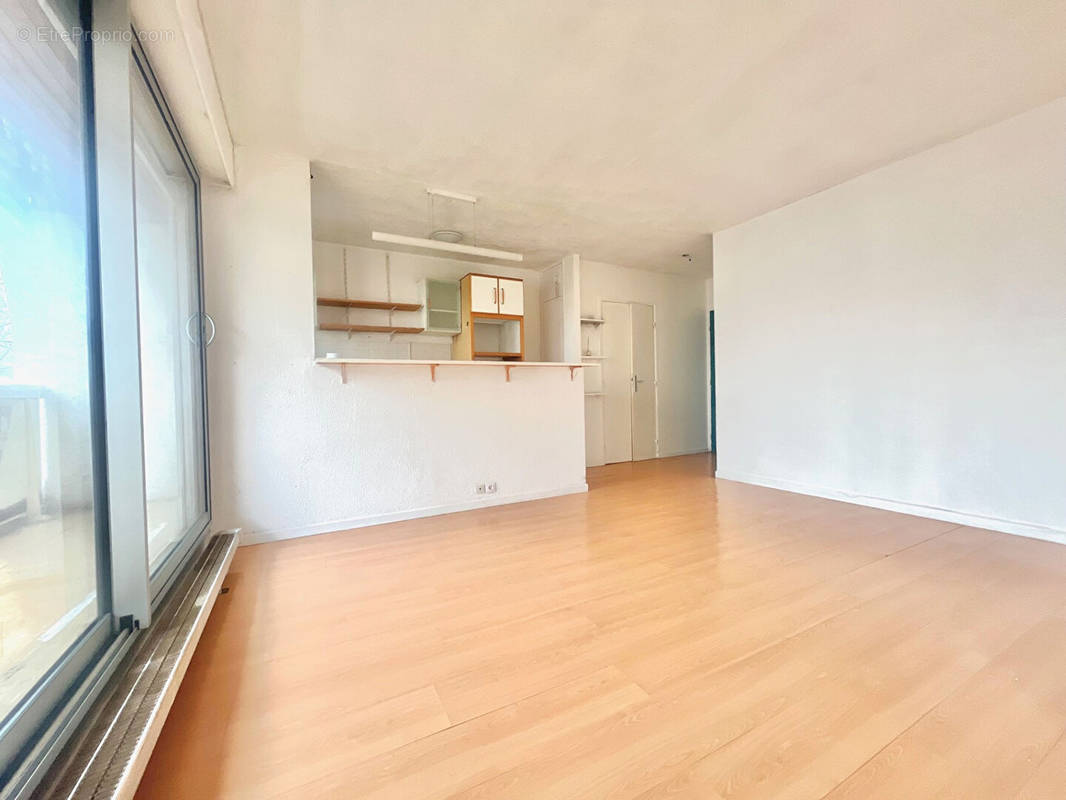 Appartement à COURBEVOIE