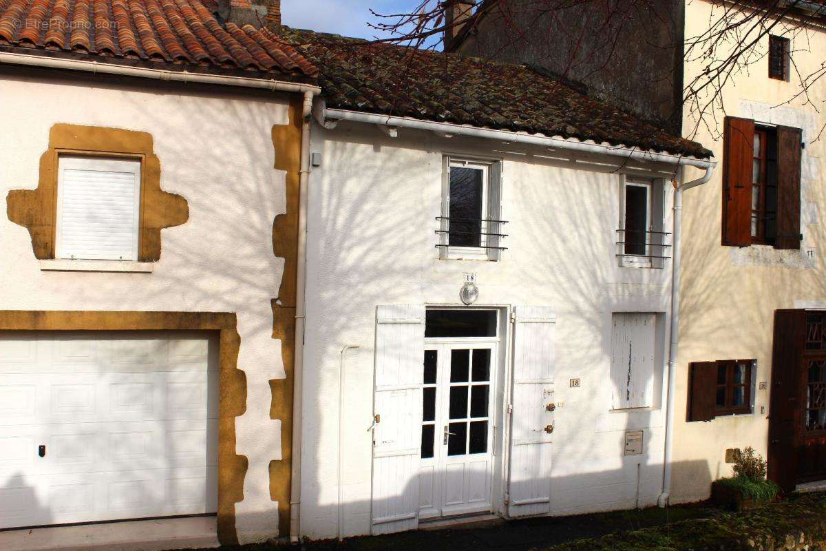 Maison à AVAILLES-LIMOUZINE