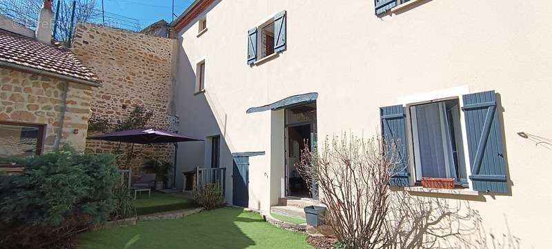 Maison à SAINT-GERMAIN-LEMBRON