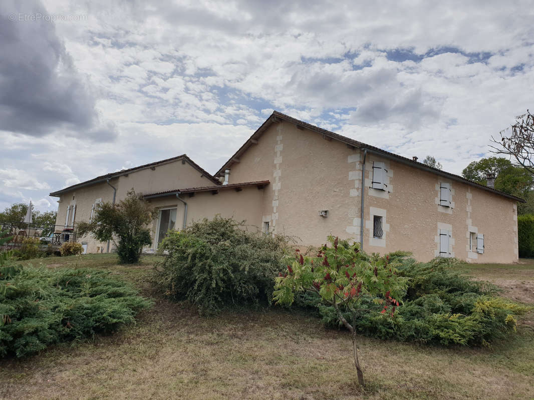 Maison à SAINT-MEARD-DE-DRONE