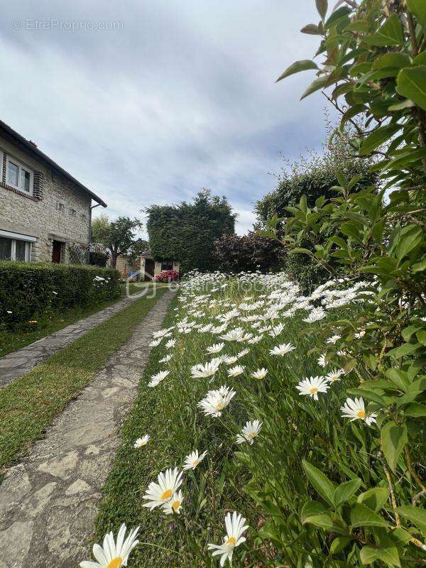 Appartement à ETRECHY