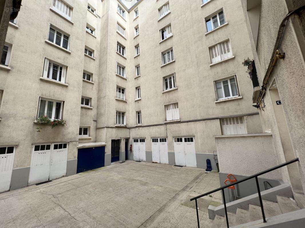 Appartement à COURBEVOIE