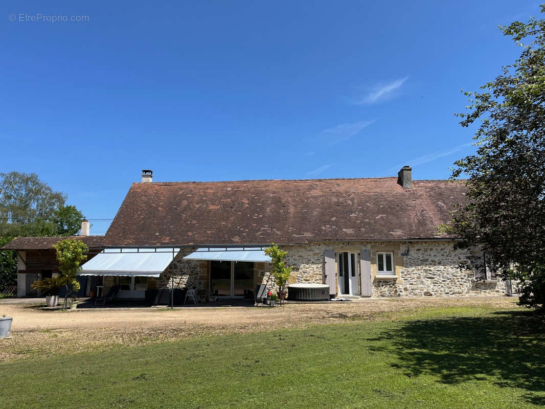 Maison à LANOUAILLE