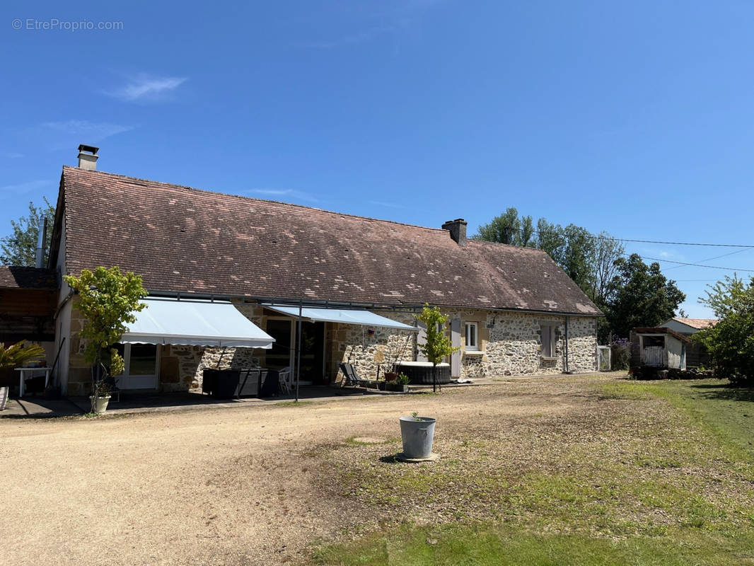 Maison à LANOUAILLE