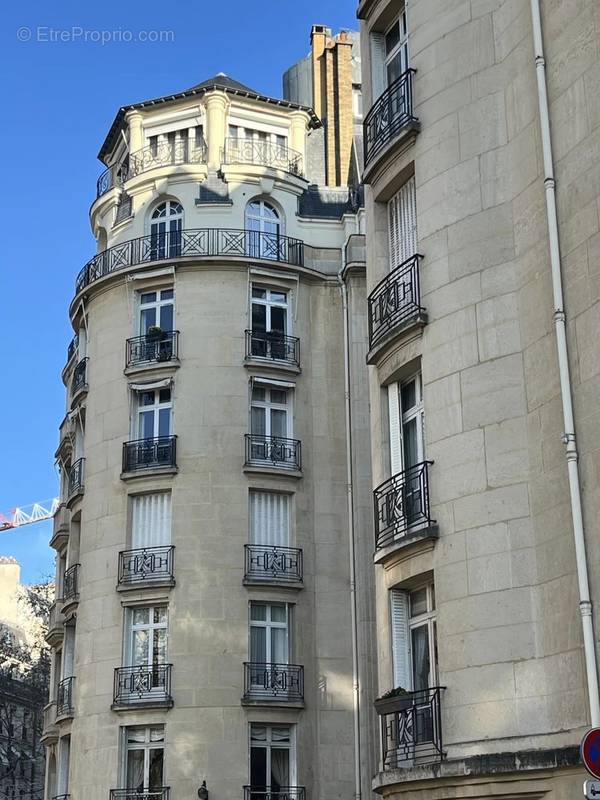 Appartement à PARIS-16E