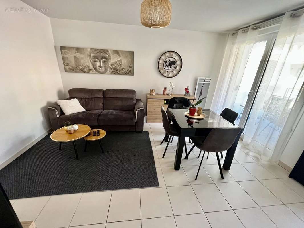 Appartement à SAINT-LAURENT-DU-VAR