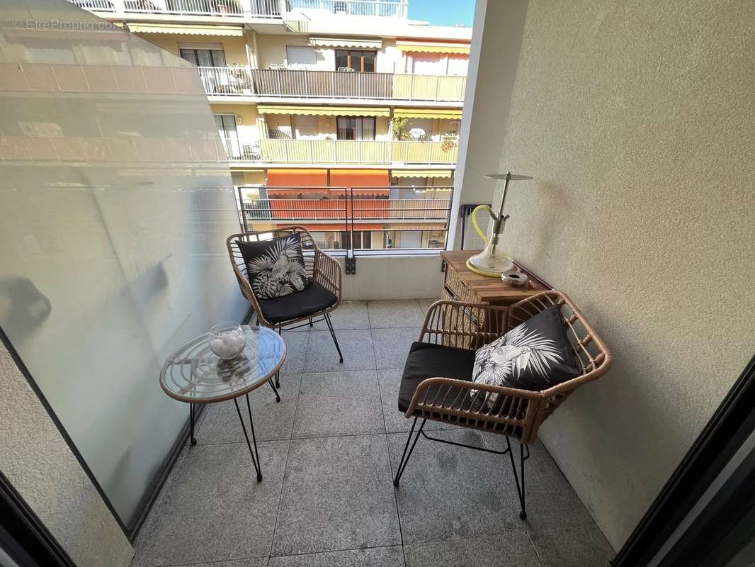 Appartement à SAINT-LAURENT-DU-VAR