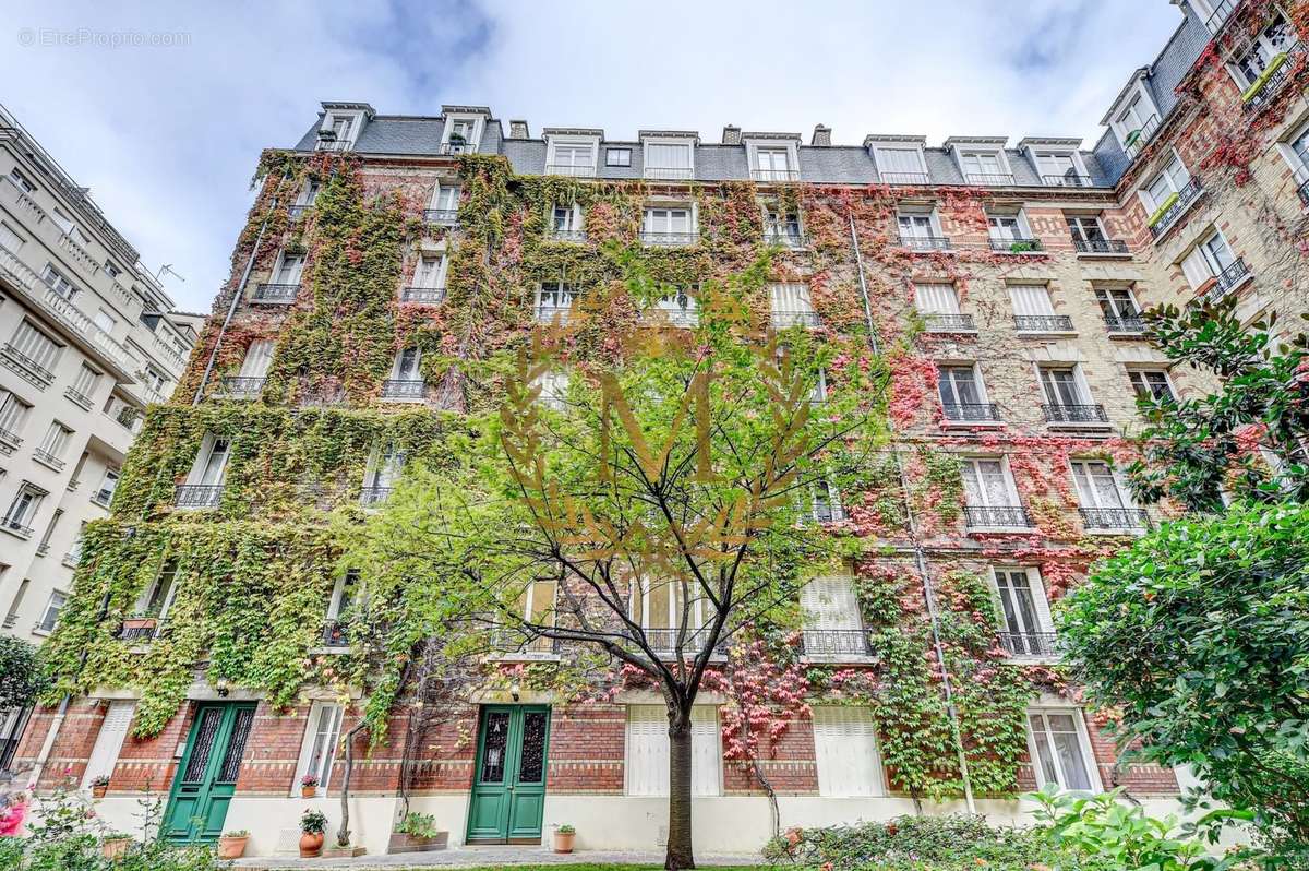 Appartement à PARIS-16E