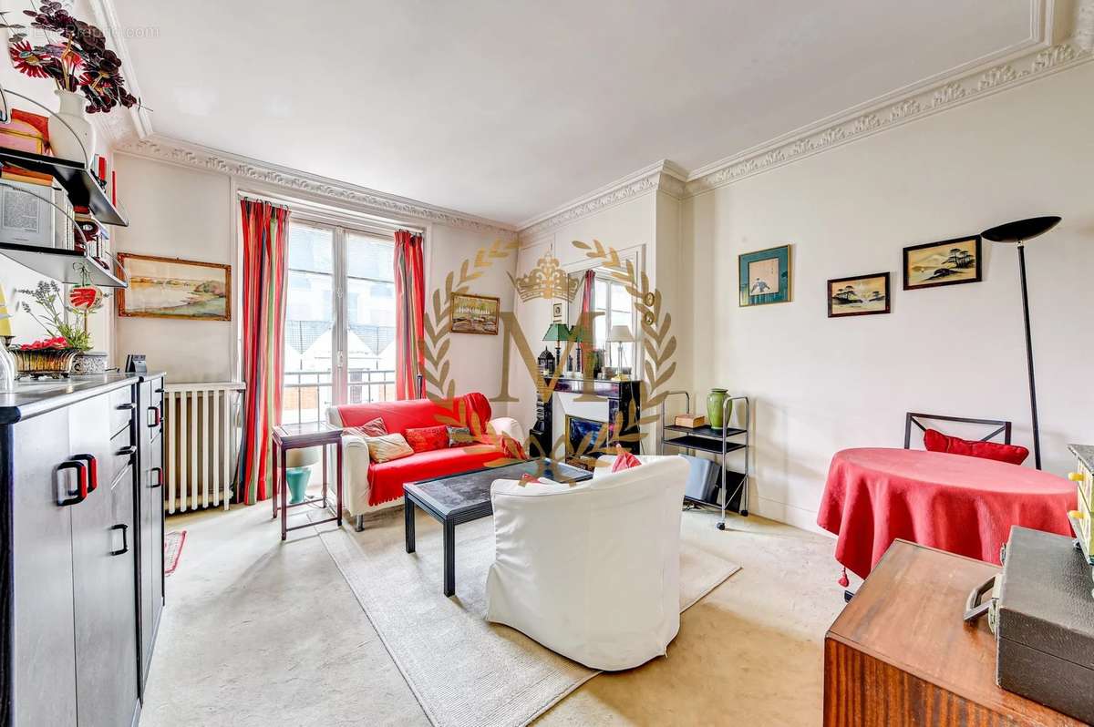 Appartement à PARIS-16E