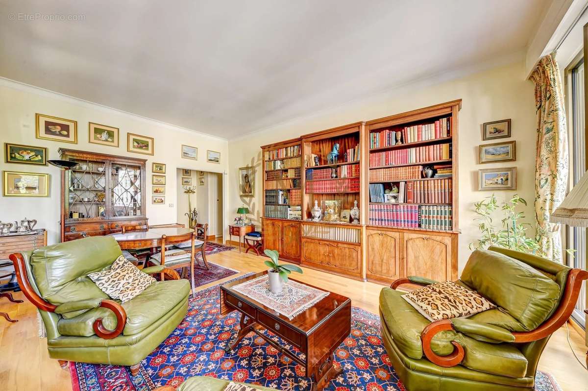 Appartement à NEUILLY-SUR-SEINE