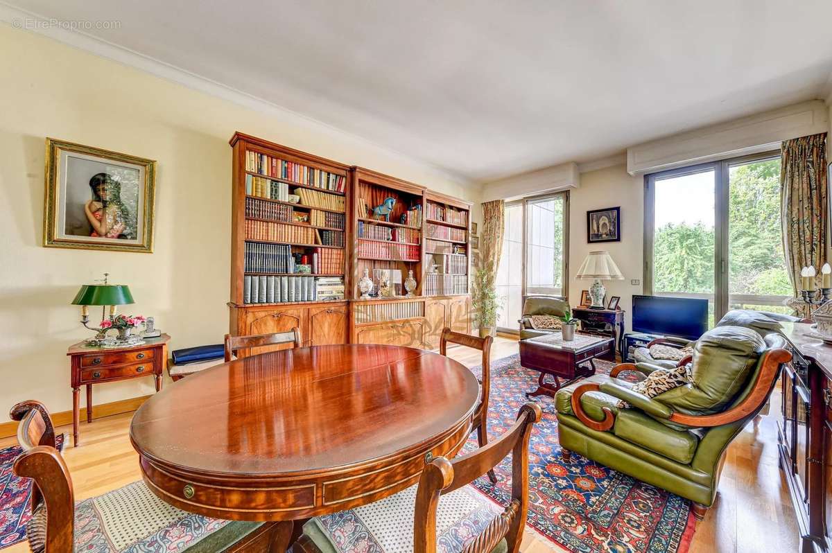 Appartement à NEUILLY-SUR-SEINE