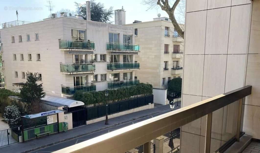 Appartement à NEUILLY-SUR-SEINE