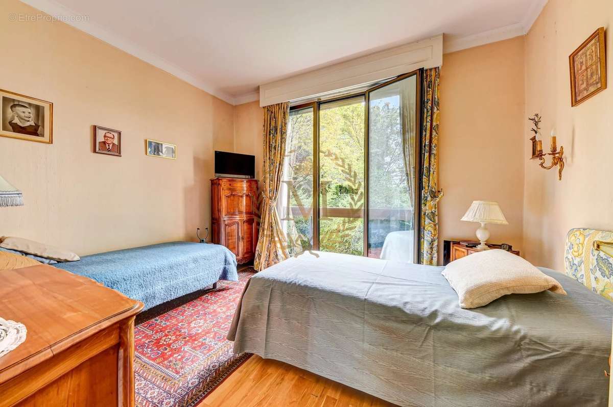 Appartement à NEUILLY-SUR-SEINE