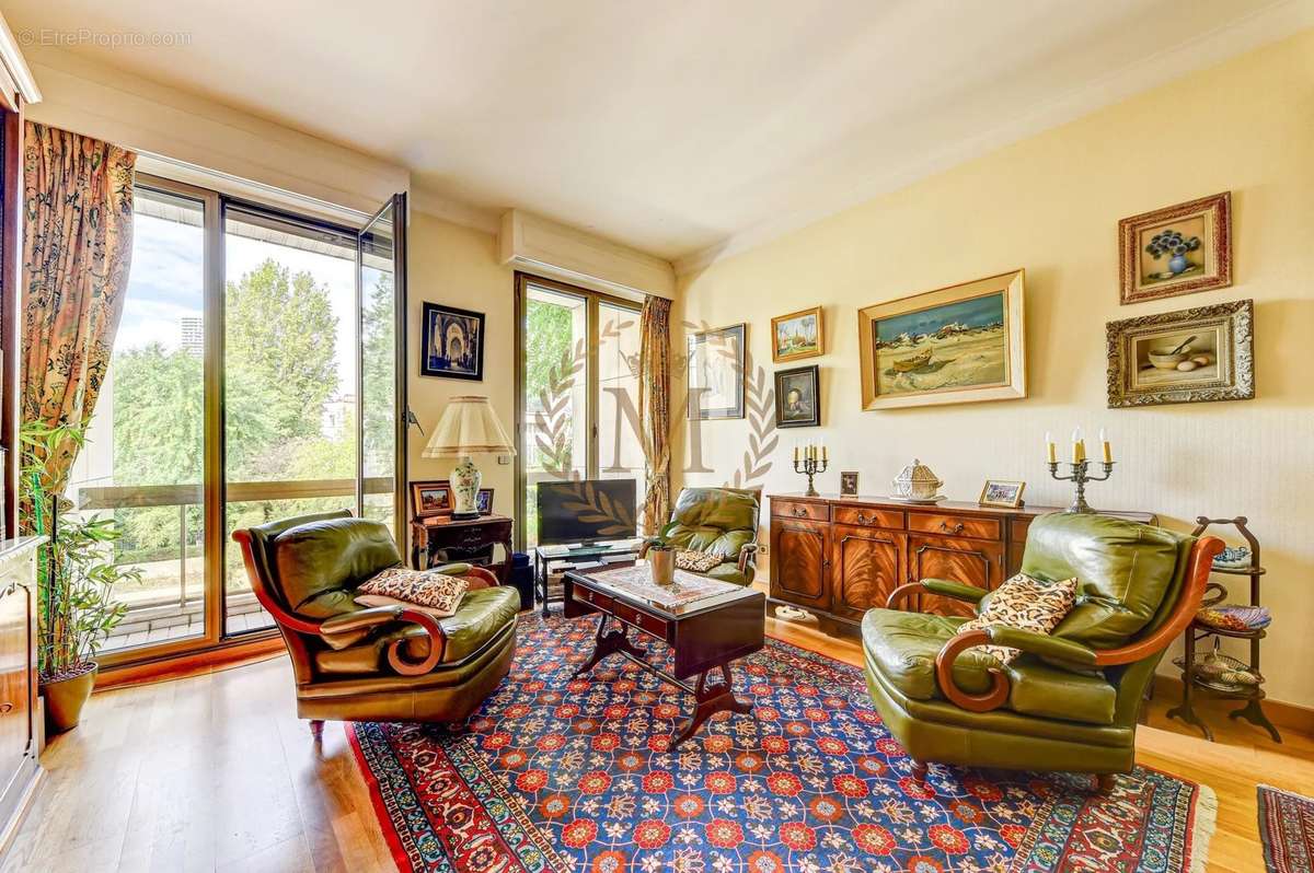 Appartement à NEUILLY-SUR-SEINE