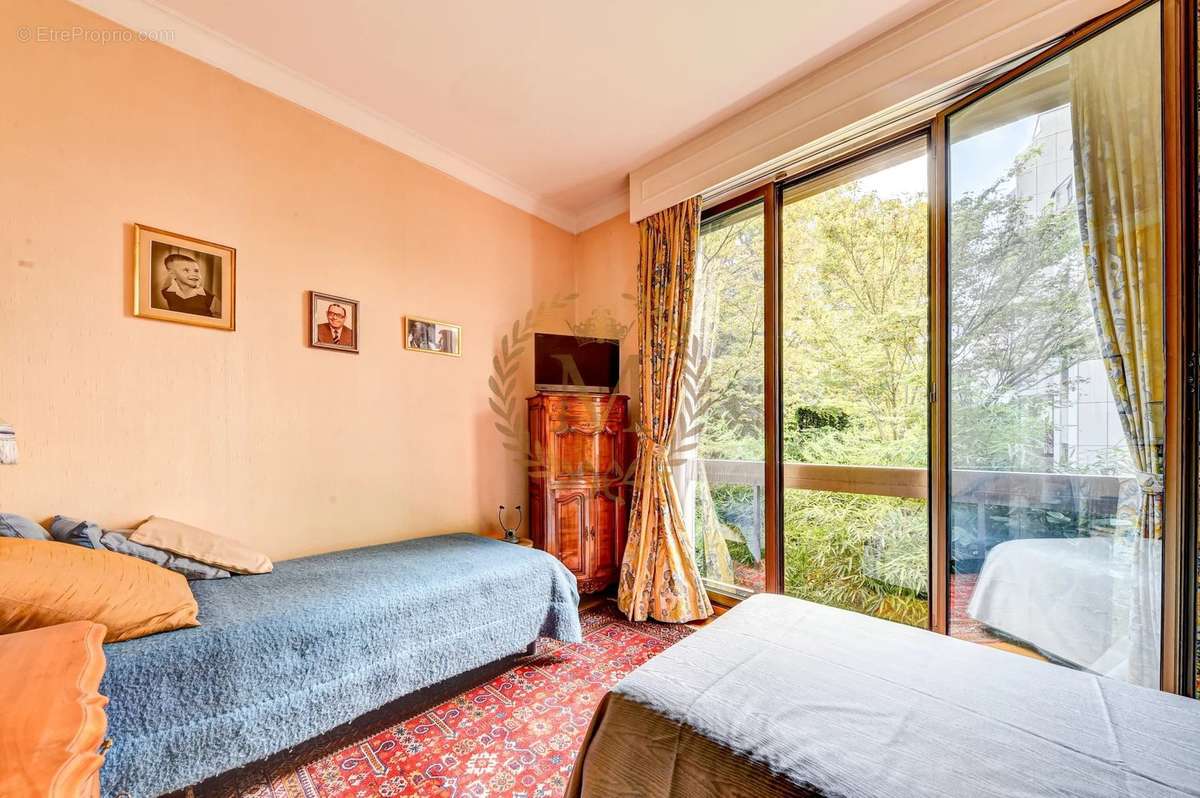 Appartement à NEUILLY-SUR-SEINE