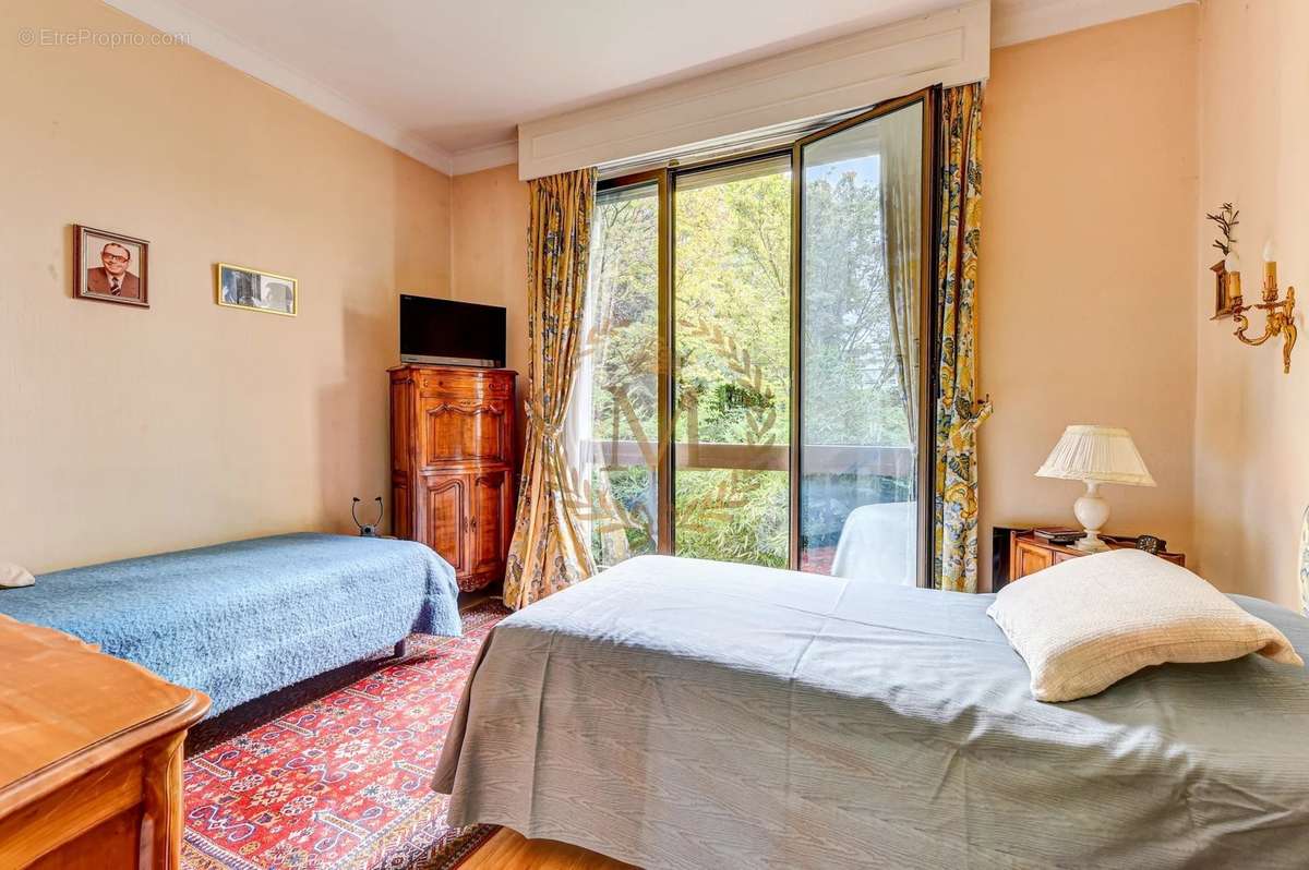 Appartement à NEUILLY-SUR-SEINE