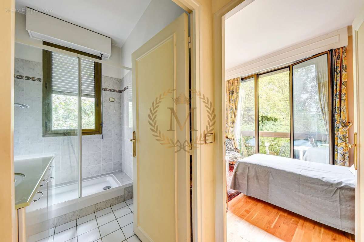 Appartement à NEUILLY-SUR-SEINE