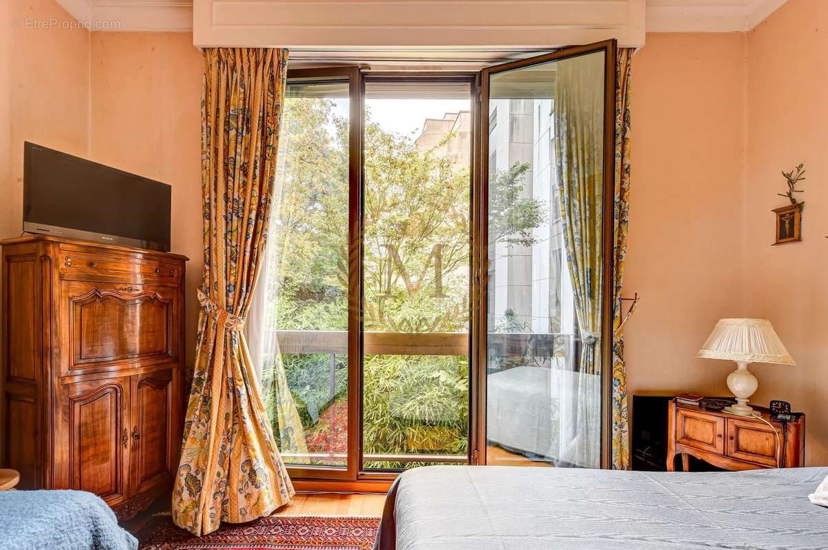 Appartement à NEUILLY-SUR-SEINE