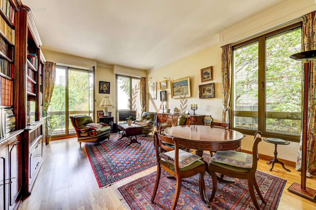 Appartement à NEUILLY-SUR-SEINE