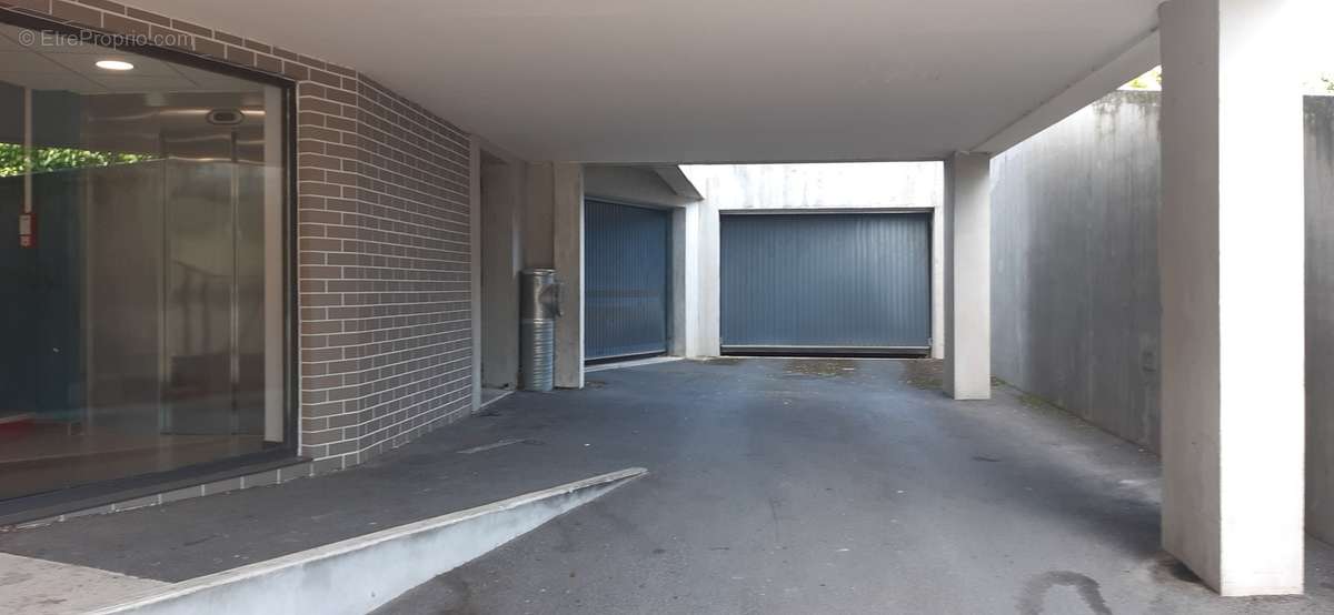 ENTREE GARAGE - Appartement à REIMS