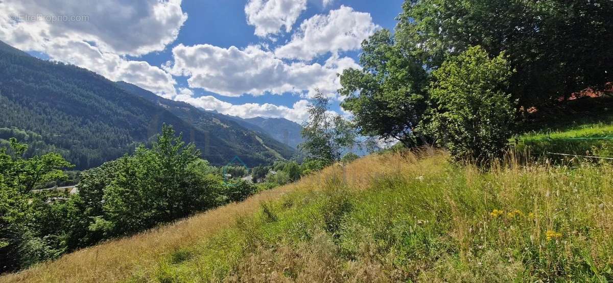 Terrain à SAINT-CHAFFREY