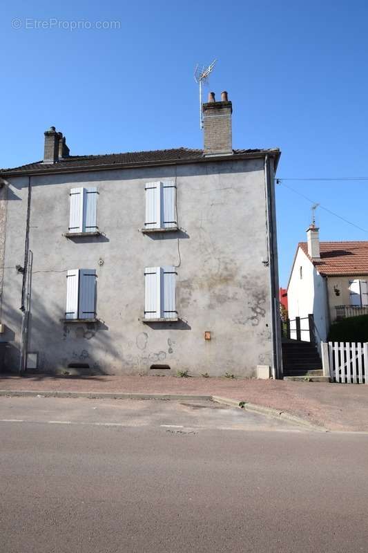 Maison à SAINT-LEGER-SUR-DHEUNE