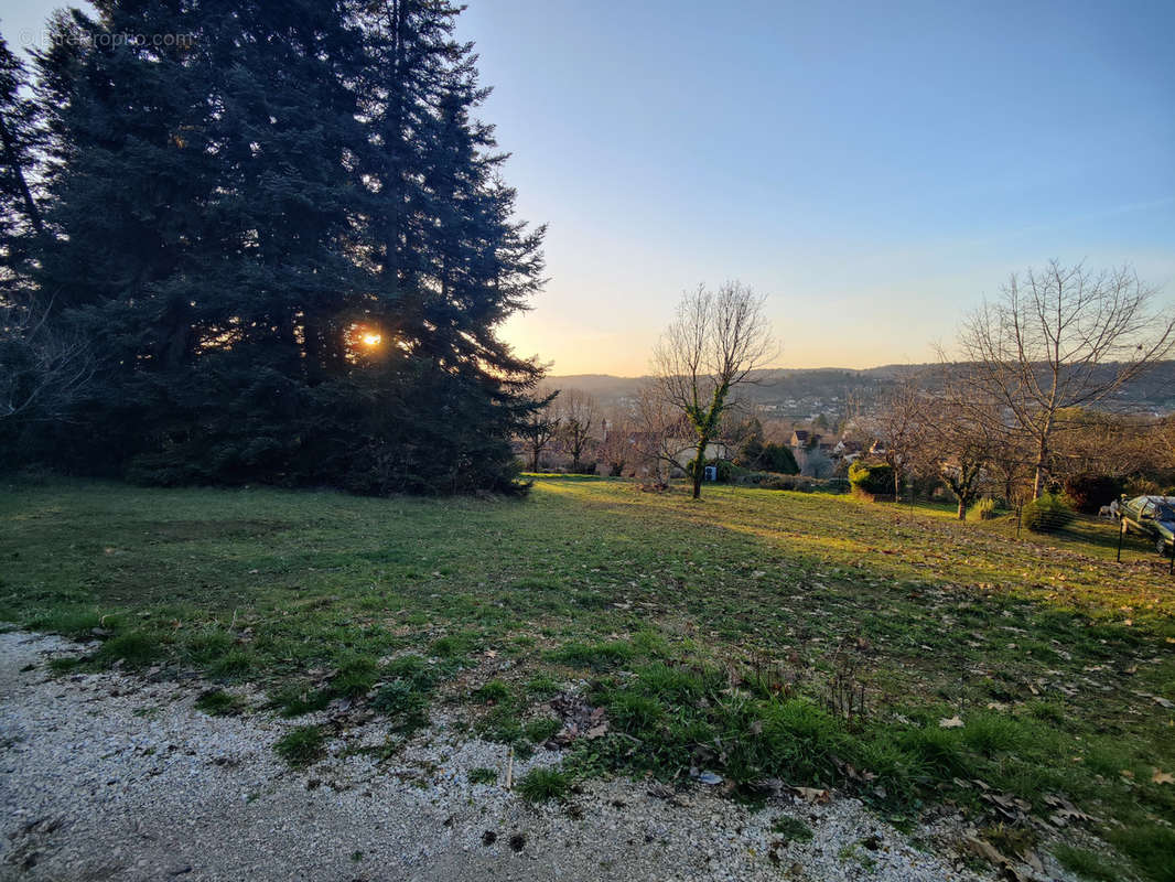 Terrain à SARLAT-LA-CANEDA