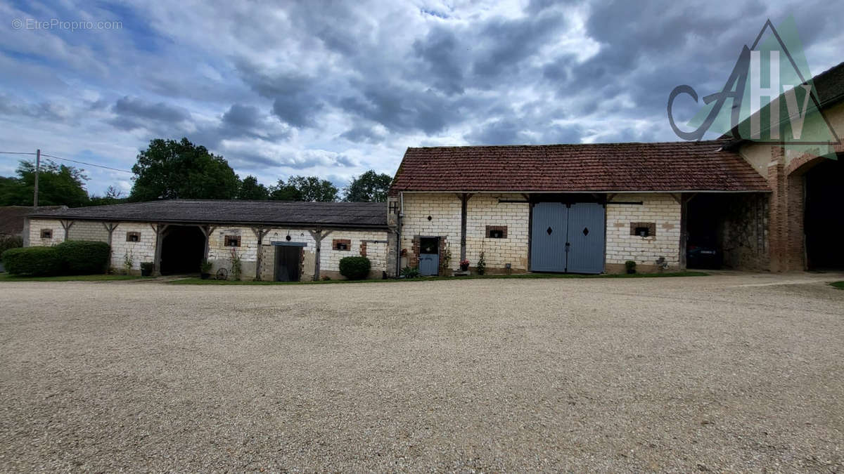 Maison à SERGINES