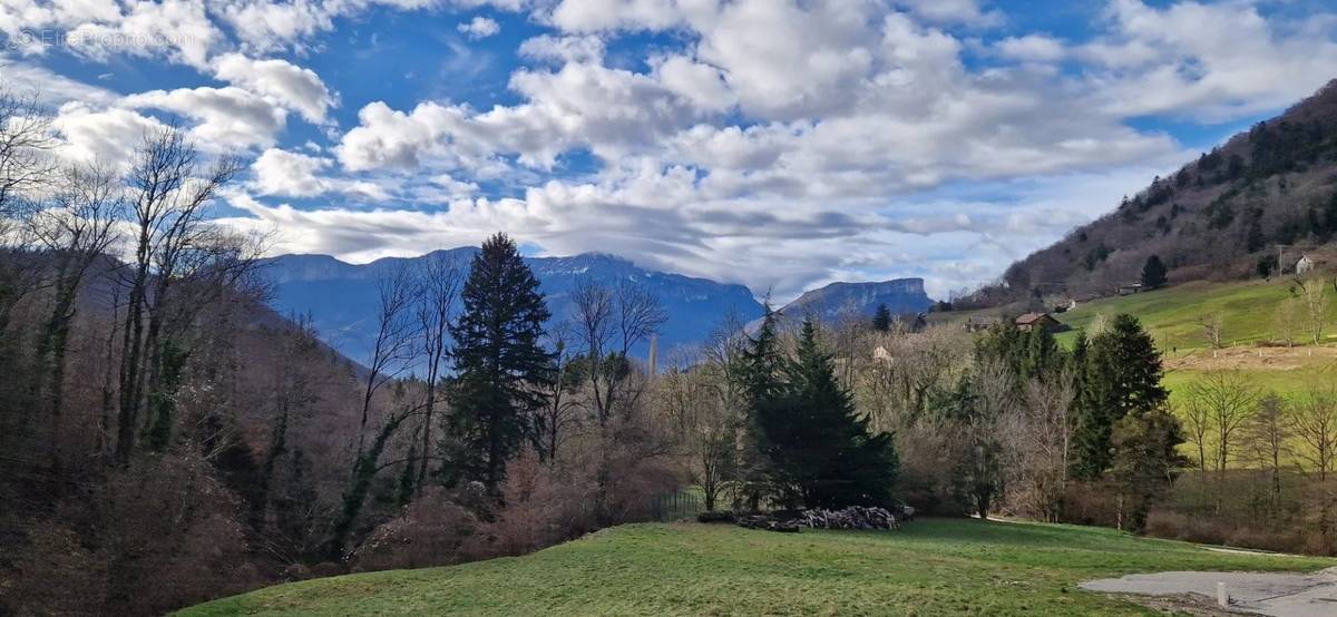 Terrain à POMMIERS-LA-PLACETTE