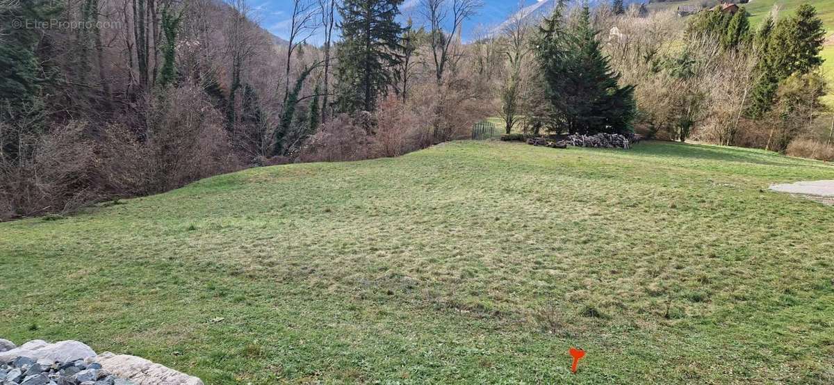 Terrain à POMMIERS-LA-PLACETTE