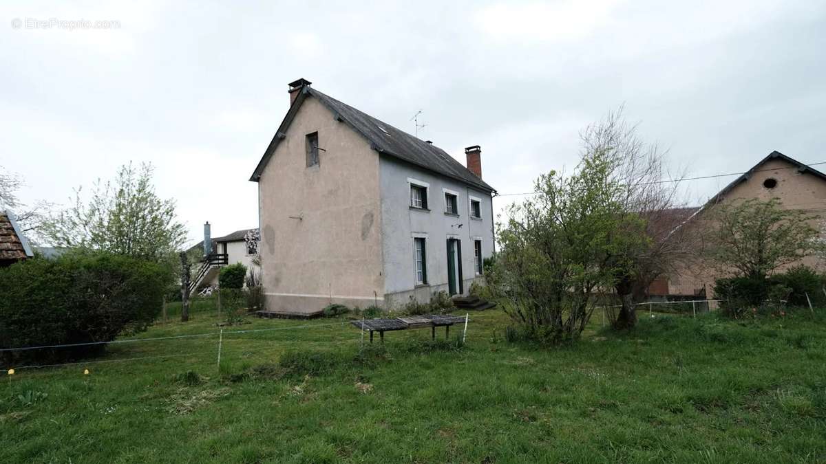 Maison à SAINT-HILAIRE-EN-MORVAN