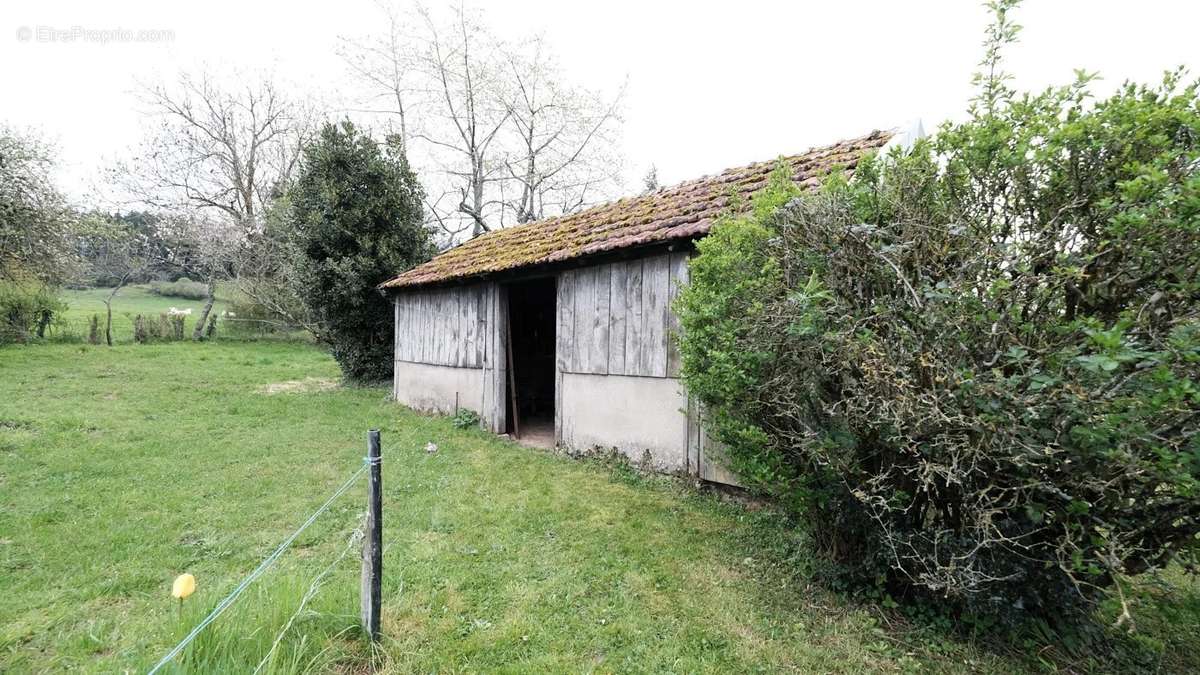 Maison à SAINT-HILAIRE-EN-MORVAN