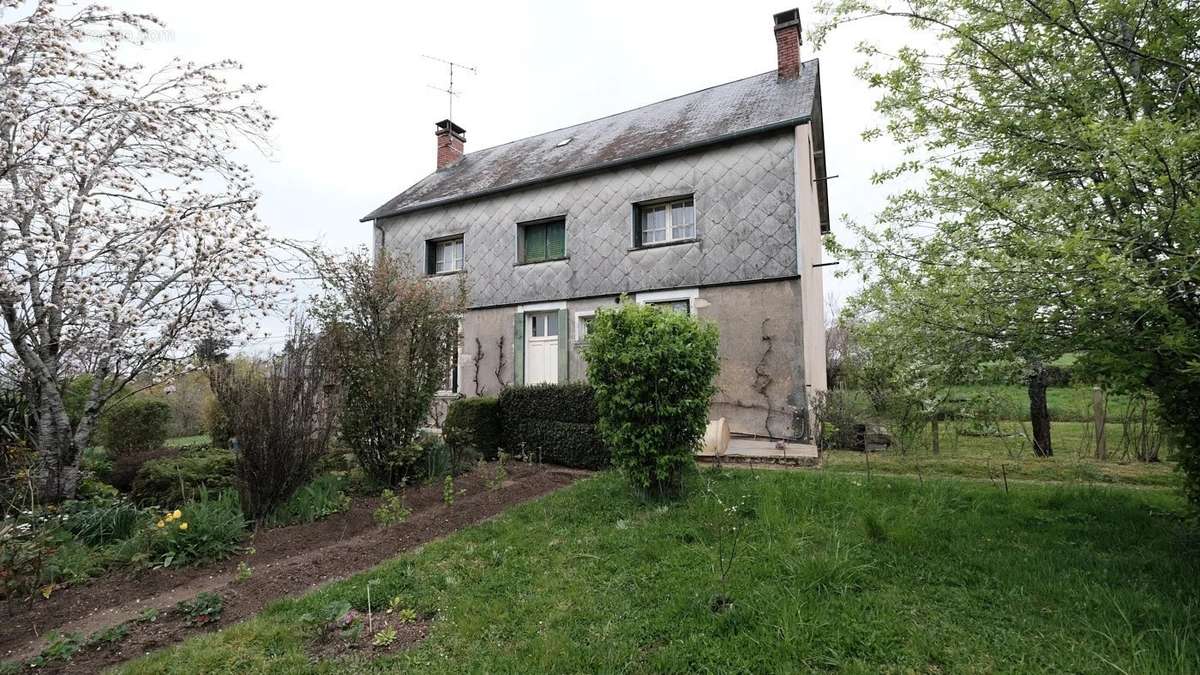 Maison à SAINT-HILAIRE-EN-MORVAN