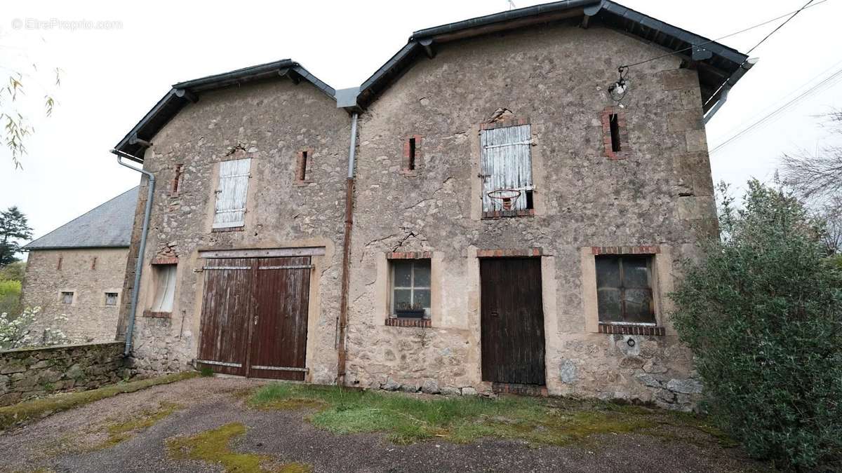 Maison à SAINT-HILAIRE-EN-MORVAN